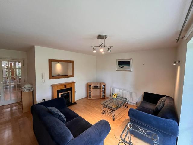 Apartment for rent in Weetwood, West Yorkshire