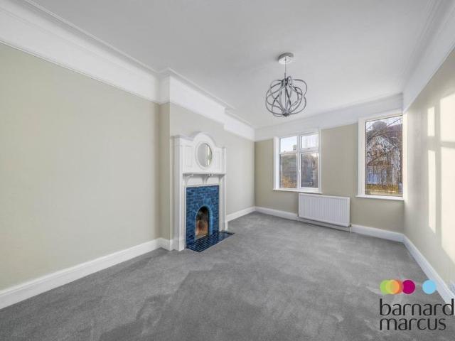 Apartment for rent in Fallow Corner, Greater London
