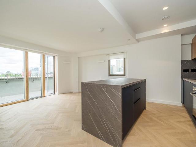 Flat for rent in London Borough of Ealing, Park Royal
