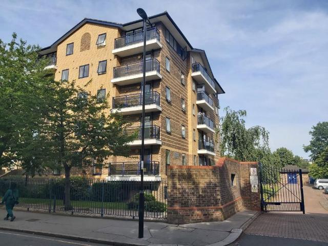 Flat for rent in London Borough of Croydon, Selhurst