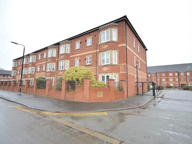 Flat for rent in Sale Moor, Trafford Park