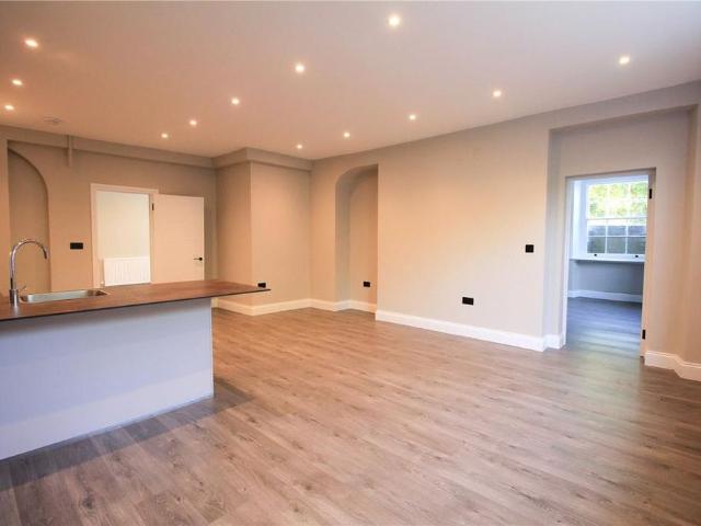 Apartment for rent in Prestbury, Golden Valley