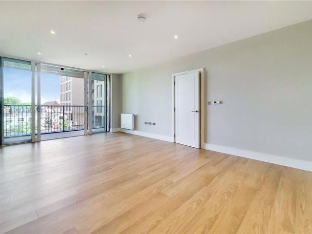 Apartment for rent in Furzedown, Greater London