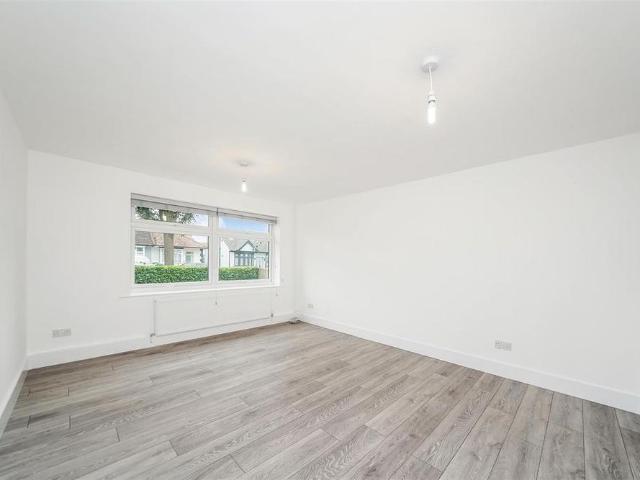 Apartment for rent in South Chingford, Greater London