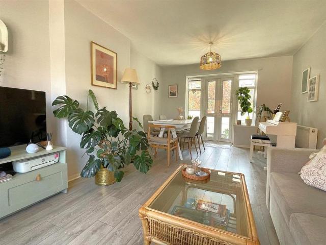 Apartment for rent in Hayes, Greater London