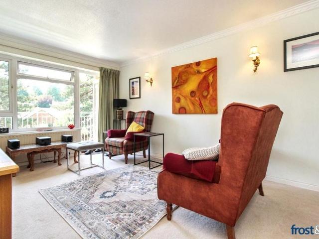 Apartment for rent in Littlecote, West Sussex
