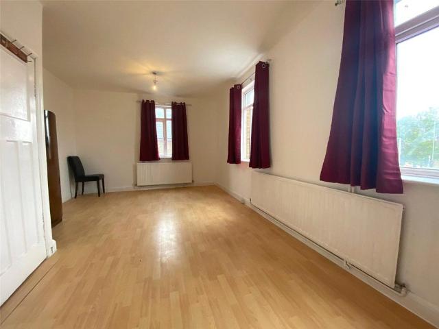 Flat for rent in Salfords, Reigate and Banstead