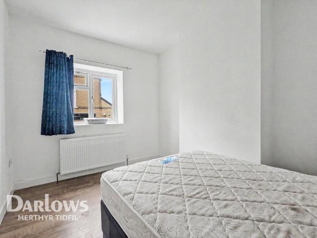 Flat for rent in Gorseinon, Wales