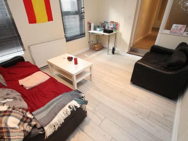 Apartment for rent in Plasnewydd, Falcon Lodge