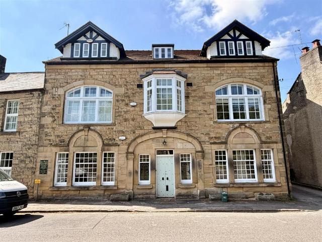 Flat for rent in Froggatt, East Midlands