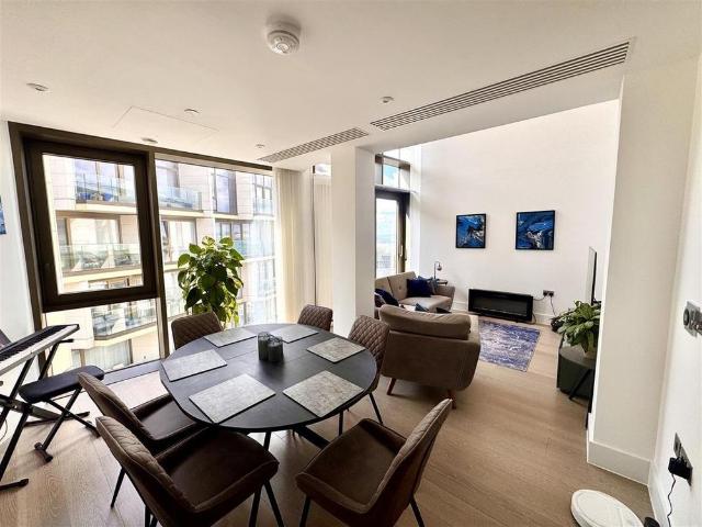 Apartment for rent in Rosehill, Greater London