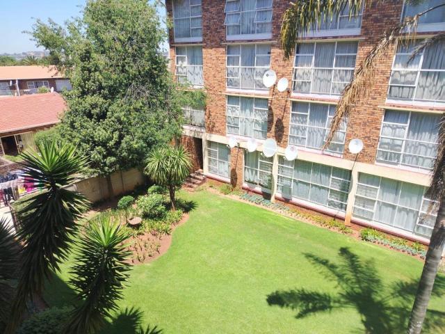 Apartment for rent in Horizon View, Roodepoort