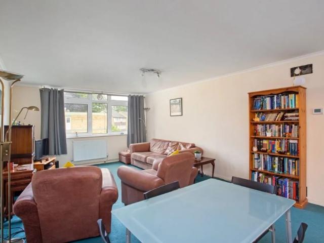 Apartment for rent in Horsell, Woking