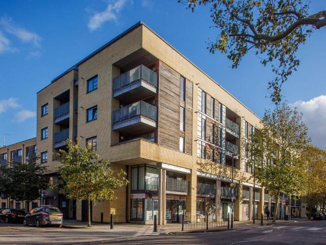 Flat for rent in Bromley-by-Bow, Poplar Grove