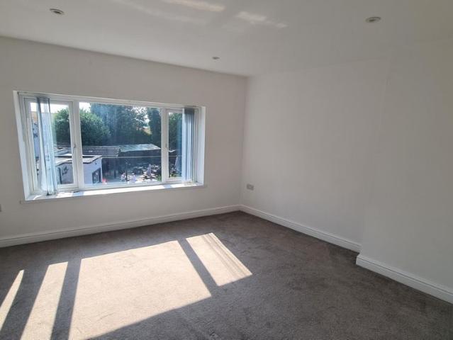 Apartment for rent in Shadwell, West Yorkshire