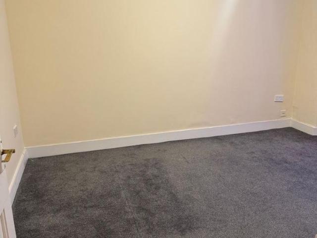 Apartment for rent in Loxford, Greater London