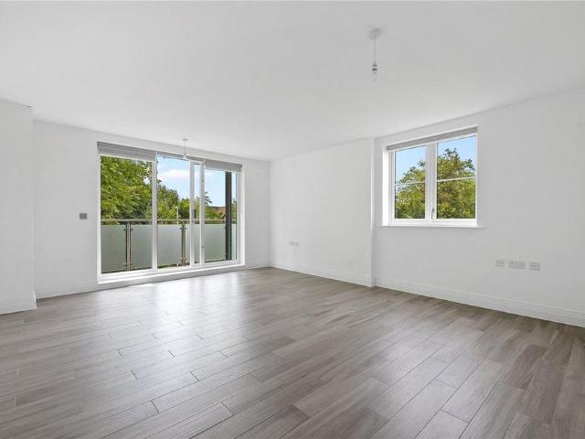 Apartment for rent in Northwood, Greater London