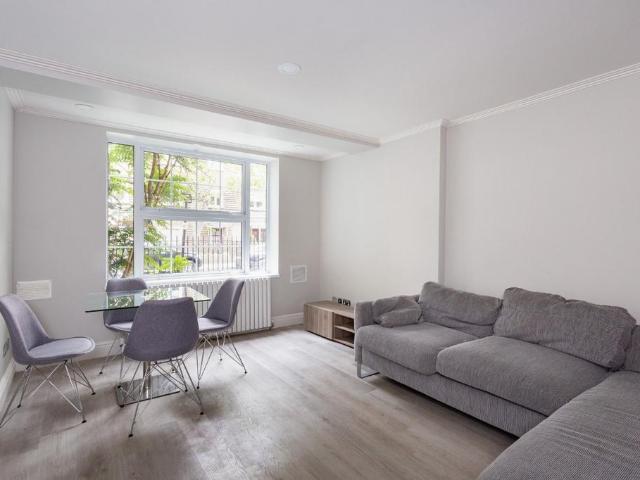 Flat for rent in Highbury, Greater London