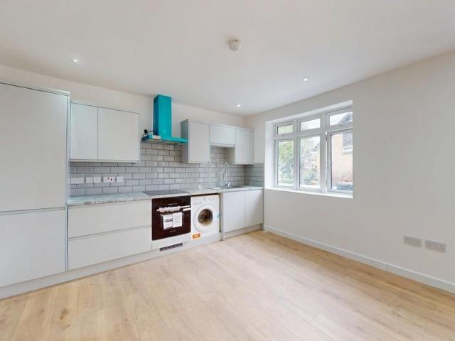 Flat for rent in London Borough of Croydon, Addiscombe