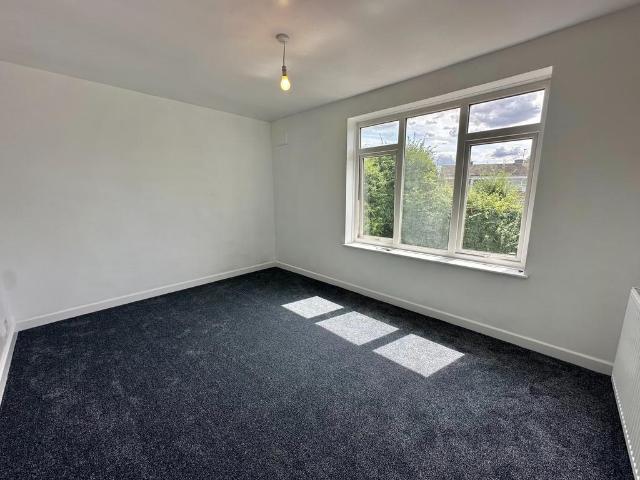 Flat for rent in Sydenham, Green Close