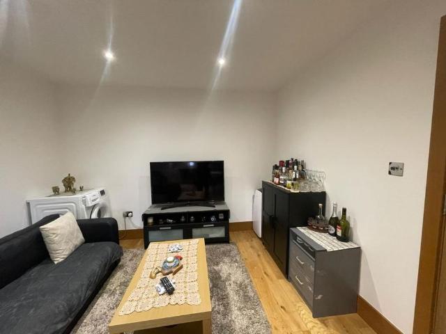 Apartment for rent in London Borough of Merton, Mitcham