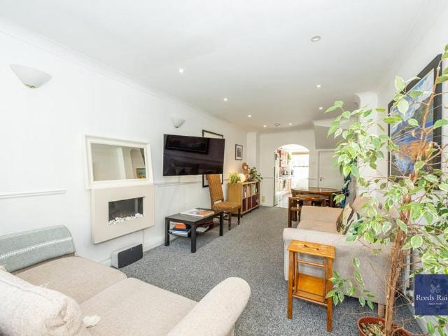 Apartment for rent in South Lambeth, Greater London