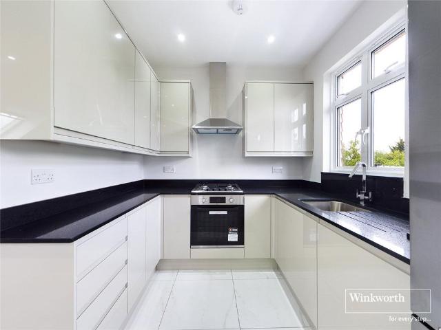 Flat for rent in Preston, Greater London