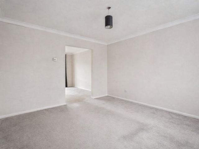 Apartment for rent in Beaconsfield, Knotty Green
