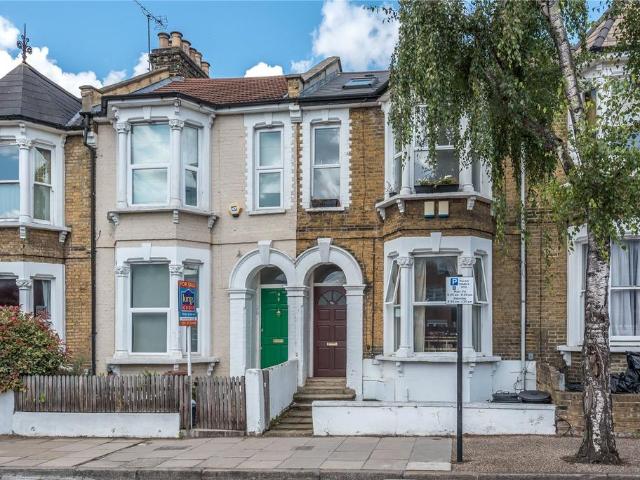 Flat for rent in Shacklewell, Greater London