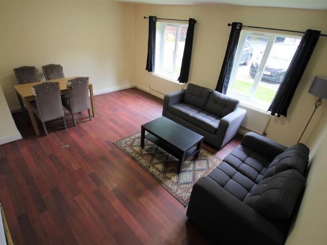 Apartment for rent in Hyde Park, West Yorkshire