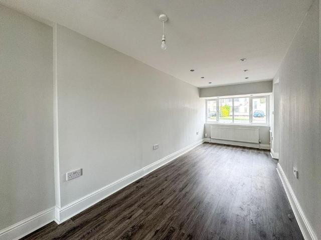 Apartment for rent in Canons Park, Greater London