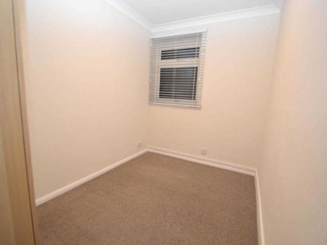 Apartment for rent in Row Town, Surrey