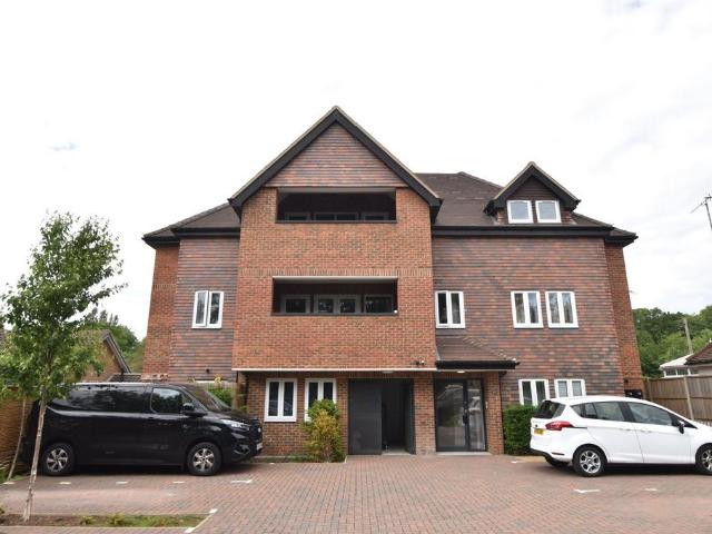 Flat for rent in London Borough of Croydon, Hillview