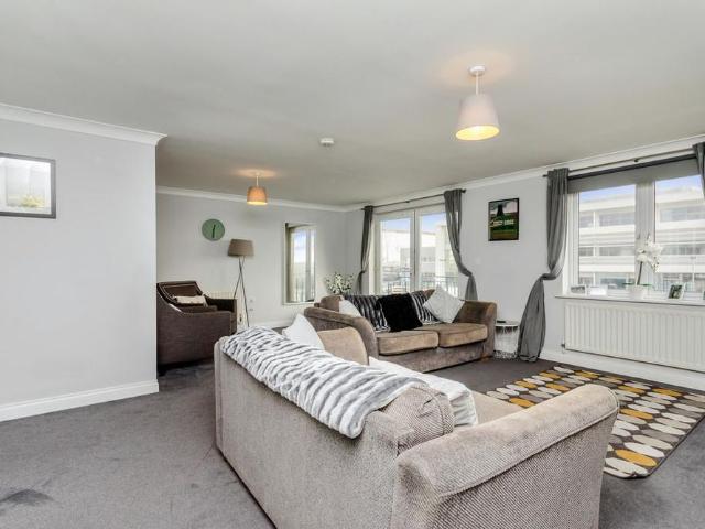 Apartment for rent in Roedean