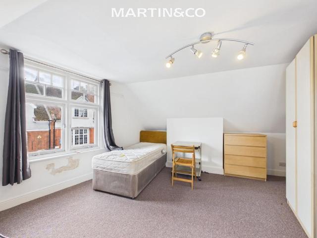 Flat for rent in Blackhills, Surrey