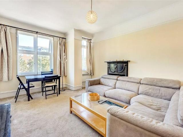 Apartment for rent in West Kensington, Greater London
