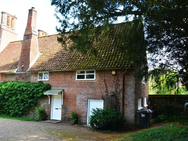 House for rent in Burgh St Peter, Norfolk