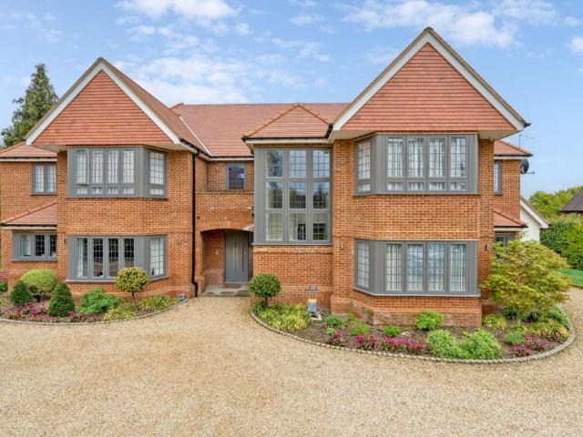 Flat for rent in Beaconsfield and Chepping Wye Community Board, Knotty Green
