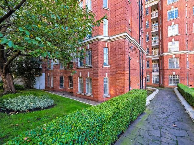 Flat for rent in St. John's Wood, Greater London