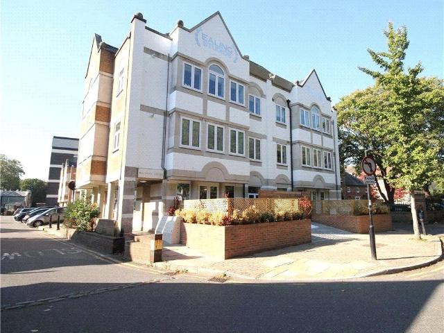 Flat for rent in London Borough of Ealing, Greater London