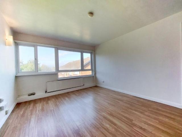 Apartment for rent in London Borough of Croydon, Waddon