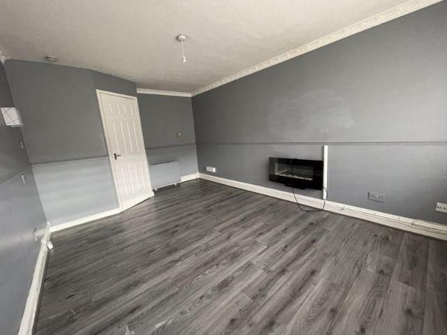 Apartment for rent in Maryhill Park, Summerston