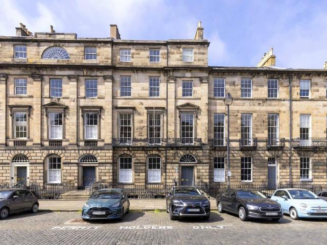 Flat for rent in Silvermills, New Town