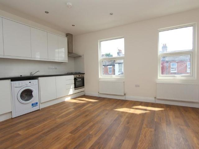 Apartment for rent in Lane, Greater London