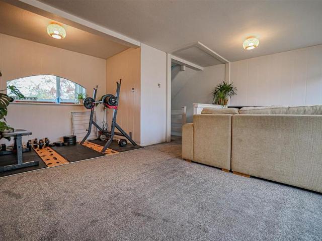 Apartment for rent in Highfield, Pouchen End