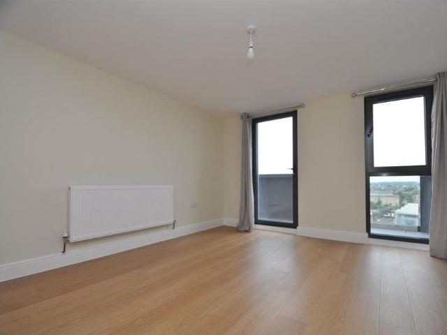 Apartment for rent in Seven Kings, Greater London