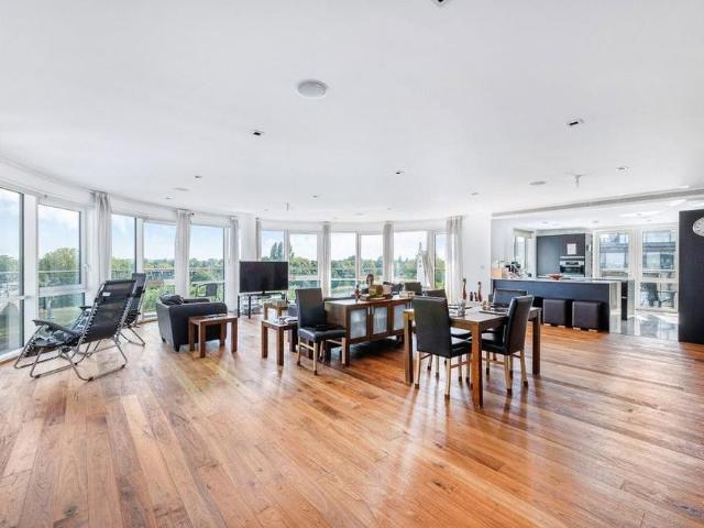 Apartment for rent in London Borough of Hounslow, Strand