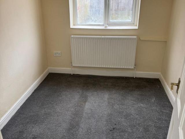 Flat for rent in Loxford, Greater London