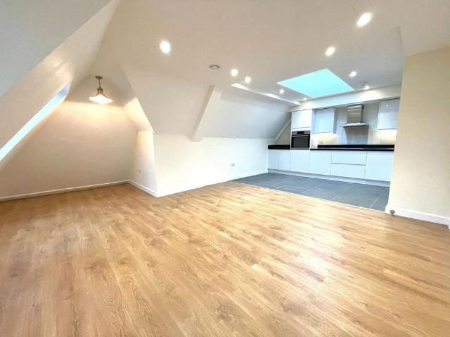Apartment for rent in Fole, Surrey