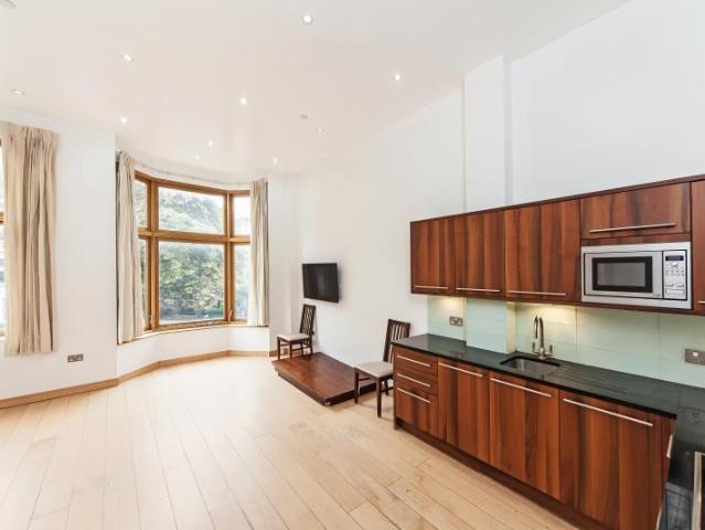 Flat for rent in South Kensington, Greater London